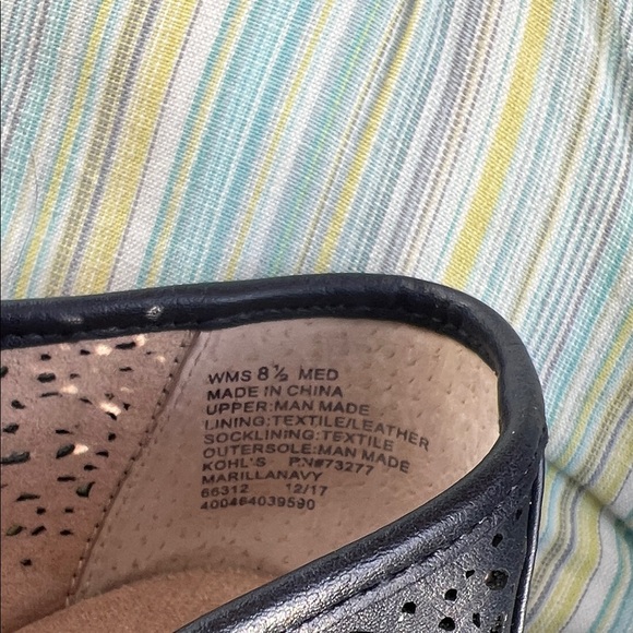 Croft & Barrow Black Perforated Flats - Picture 3 of 8